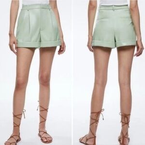 Alice + Olivia Conry Vegan Leather Pleated Cuff Short Sz 10